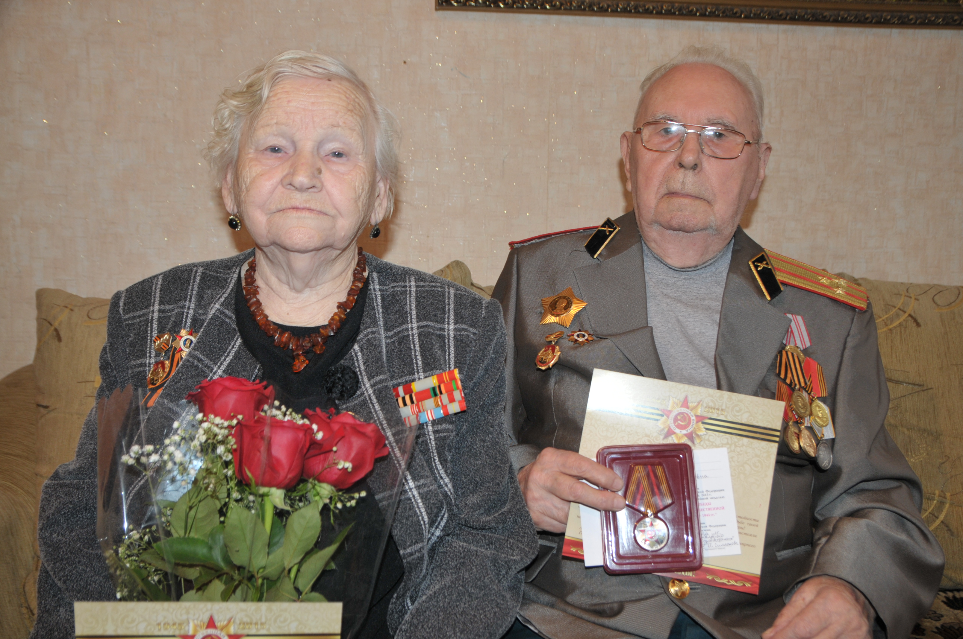 Семьи ветерана. Семья фронтовика. Труженики тыла города Астрахани. Семейные пары ветераны войны 1941-1945. Семья фронтовика фото.